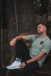 Herren Shirt "Olive + LederPatch“