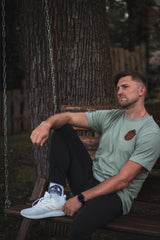 Herren Shirt "Olive + LederPatch“