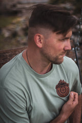 Herren Shirt "Olive + LederPatch“