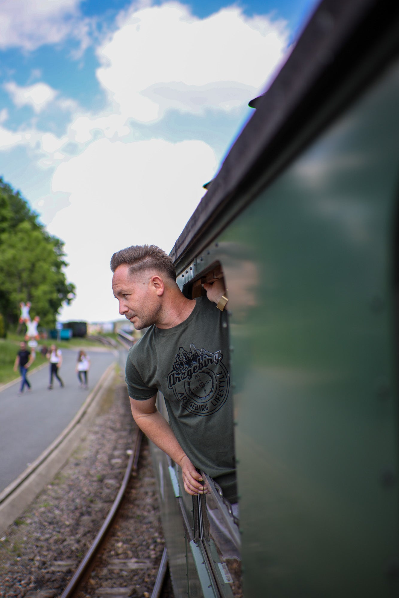 Herren T-Shirt "Olive-Schwarz Glanz"